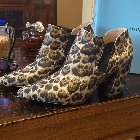 Antonio Melani Leopard Pattern Bootie size 9.5 - Picture 2 of 4
